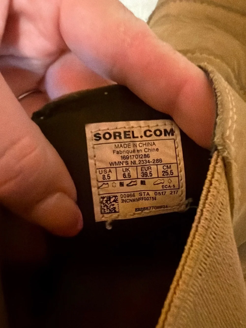 Sorel cushioned tabs detailing